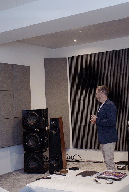 Ο Kirill Nenarokomov της REL, εξηγεί πώς μπορεί να βελτιωθεί ο ήχος και να λυθούν κάποια προβλήματα ακουστικής με την χρήση υπογούφερ.