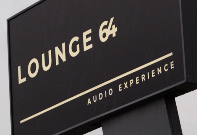 Οι άνθρωποι του Lounge 64 σας προσκαλούν να τους επισκεφθείτε, να γνωρίσετε από κοντά τον νέο τους χώρο και να μοιραστείτε μαζί τους την αγάπη για τον ήχο και την ποιοτική εμπειρία. Η πρόσβαση στον χώρο είναι εύκολη με αυτοκίνητο, από την Αττική και την Εθνική Οδό, ενώ υπάρχει και χώρος στάθμευσης.
